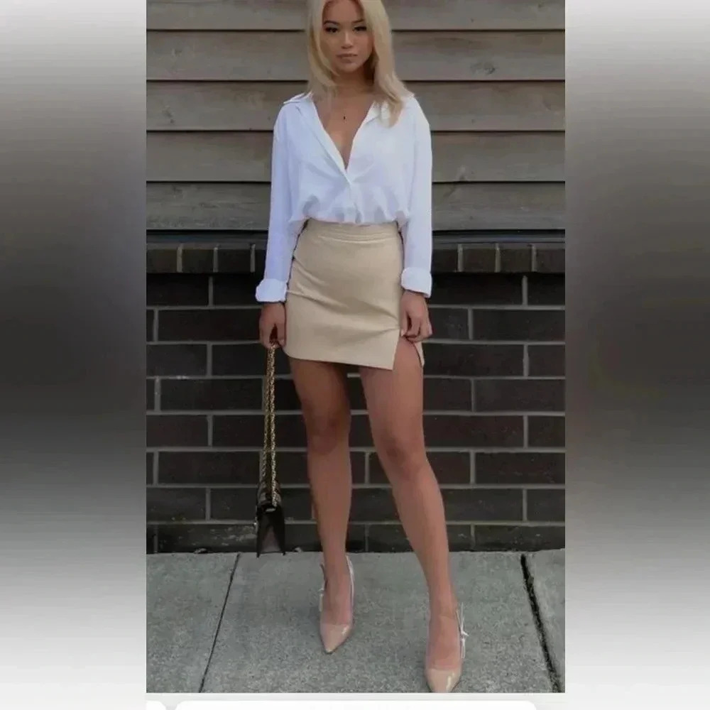 Wilfred from Aritzia Patio Mini Skirt Faux Leather in Cream Sz S